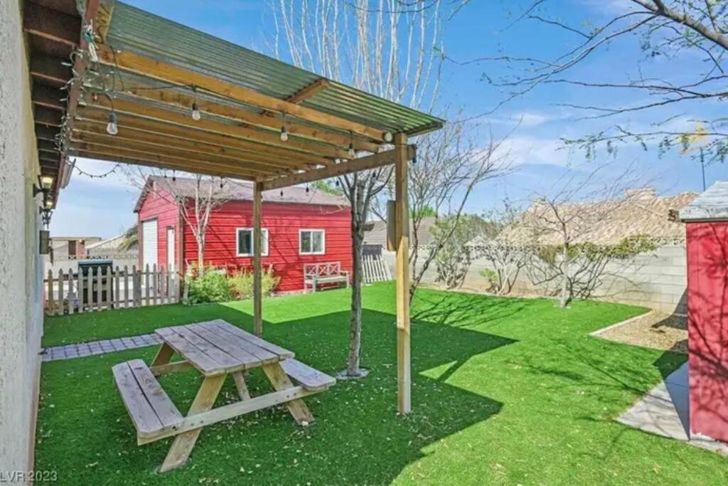 הוילה הנדרסון Beautiful Oasis With Rv Or Boat Parking מראה חיצוני תמונה