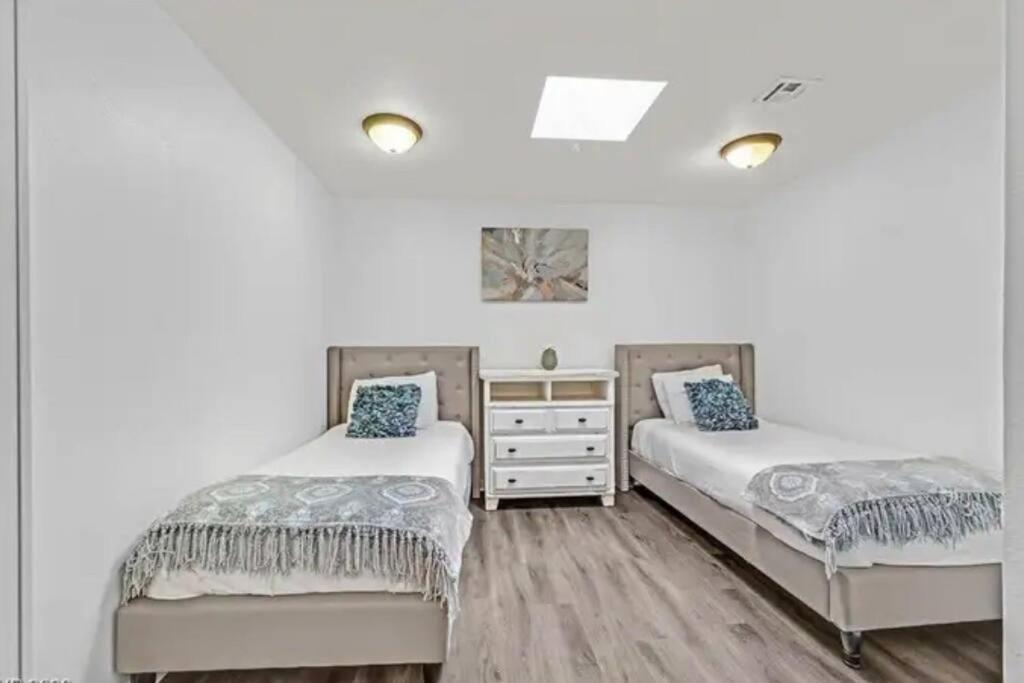 הוילה הנדרסון Beautiful Oasis With Rv Or Boat Parking מראה חיצוני תמונה